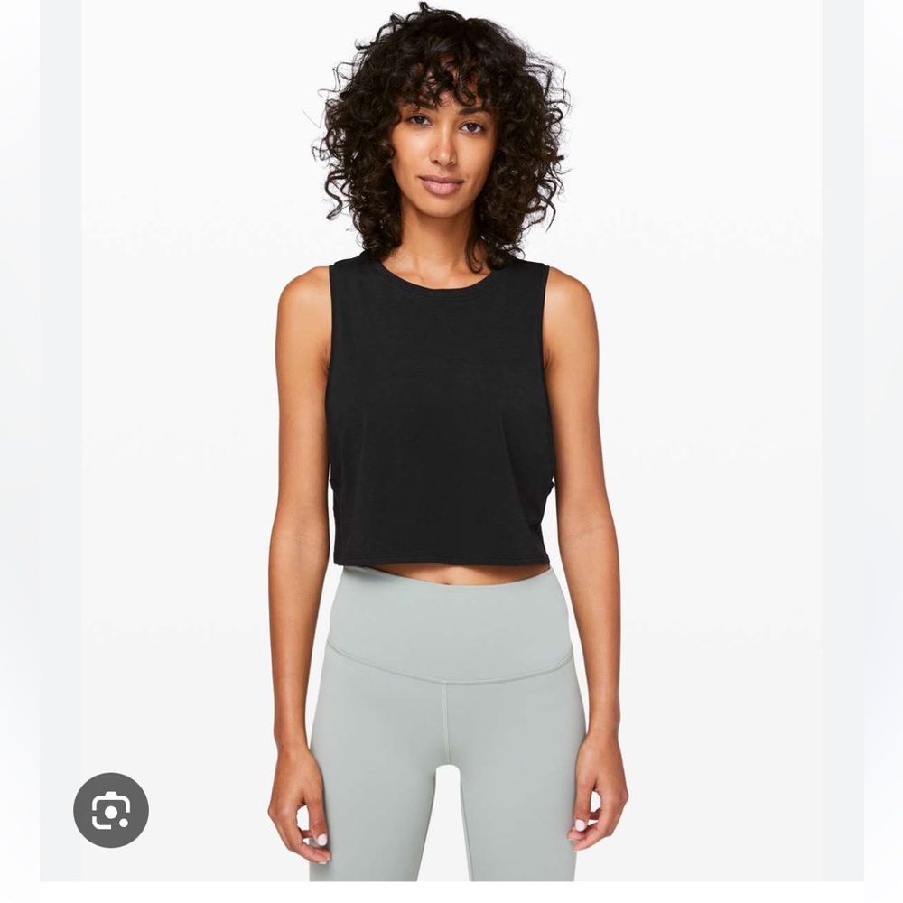 lululemon athletica Black cropped muscle  tee in black